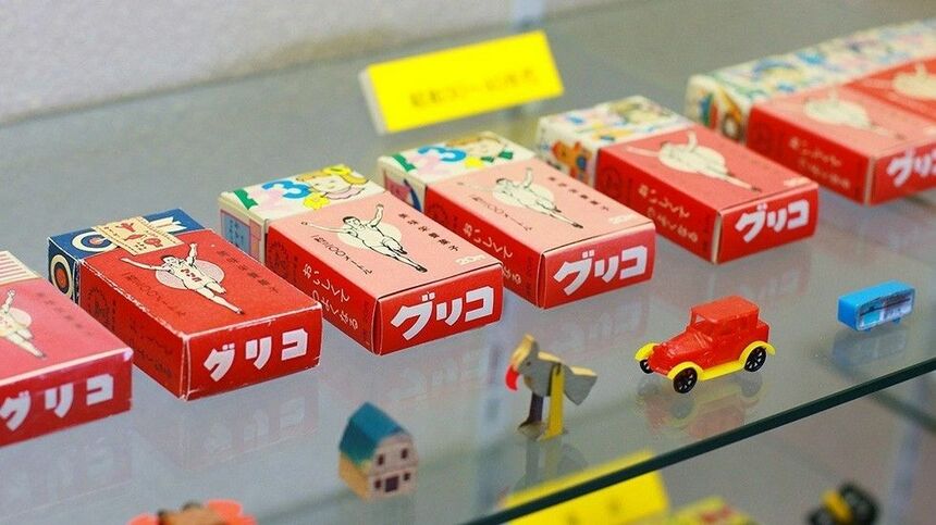 創立記念日は「三越に商品が並んだ日」、江崎グリコ創業者・江崎利一の