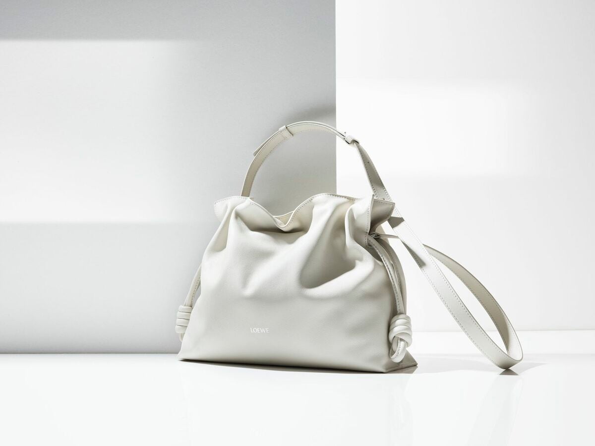 スペイン製ロエベ高級本革バックホワイト