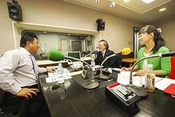 「マット安川のずばり勝負」スタジオ風景/マット安川、小林節、加藤知華/前田せいめい撮影