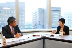 川嶋諭JBpress編集長、小野由美子WSJ日本版編集長／前田せいめい撮影