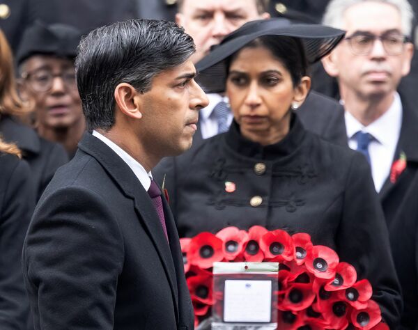 英国のスナク首相と更迭されたブレーバーマン内相