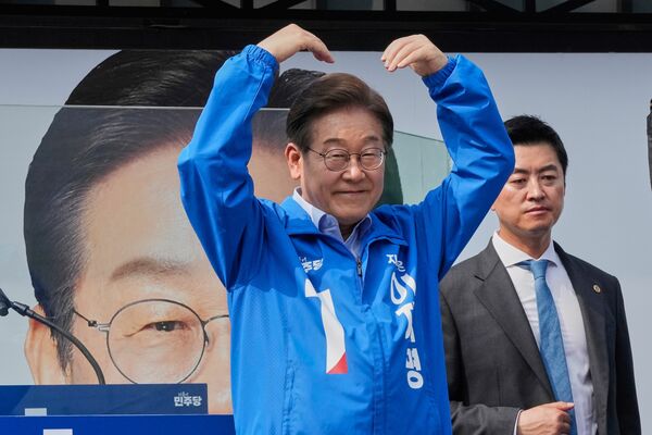 40%を超える支持率を誇る李在明氏(写真:AP/アフロ)