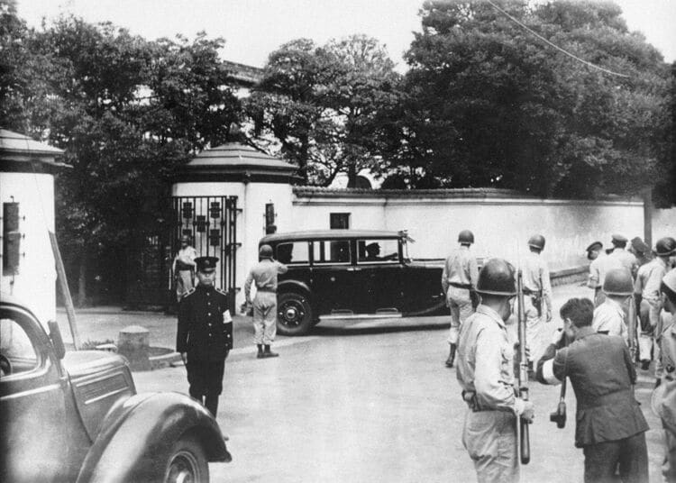 写真ギャラリー1枚め｜天皇・マッカーサー会談、マッカーサーを感動