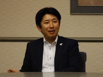 服部敦哉氏