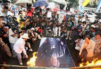 小泉首相の靖国参拝に反発、数千人が抗議デモ - 韓国