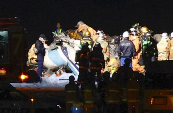 *海保機
海保機とみられる残骸。2日午後8時47分撮影(写真:共同通信社)