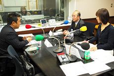 「マット安川のずばり勝負」スタジオ風景/マット安川、浅川博忠、加藤知華/前田せいめい撮影