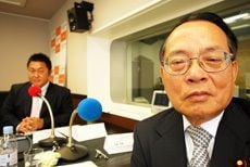 「マット安川のずばり勝負」ゲスト：平沢勝栄／前田せいめい撮影