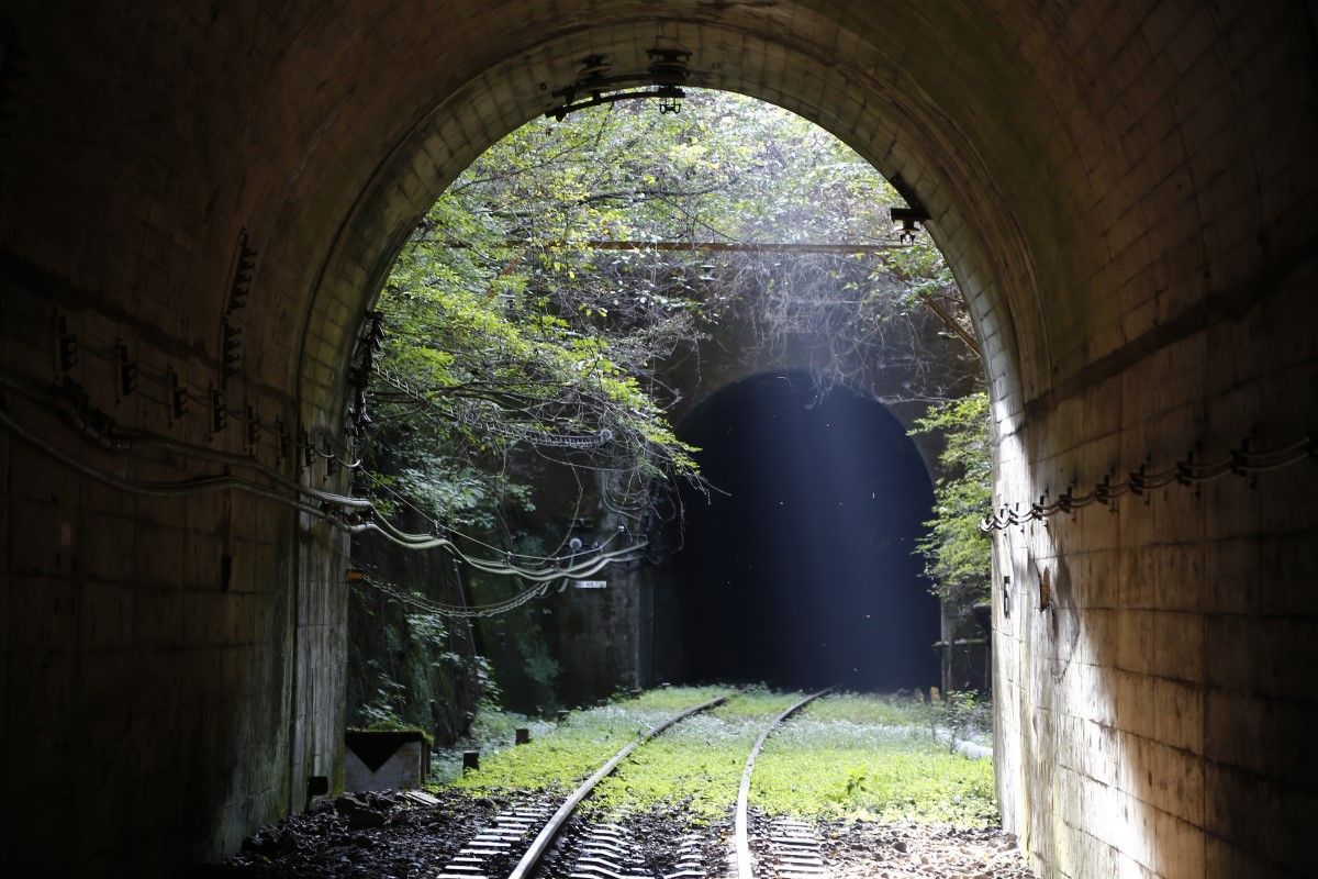 鉄 でなくても魅了される 碓氷峠の廃線ウォーク 今でもレールが残るトンネルを歩き 絶景を味わう 1 4 Jbpress ジェイビープレス