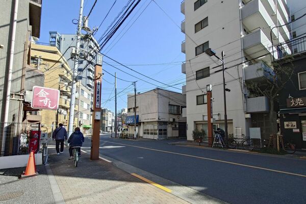 仲之町通り（東京都台東区）にある「吉原大門跡」