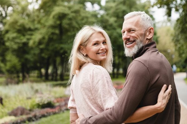「人生を楽しみたい」という欲求は普遍的(写真:Inside Creative House/Shutterstock)