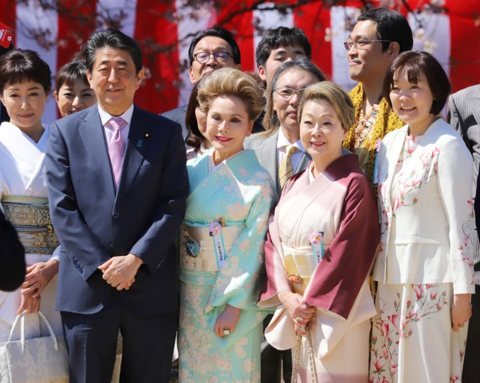 一流国目指す日本の「桜を見る会」政治家が私物化するようになった会など無用の長物 - 世界の中の日本