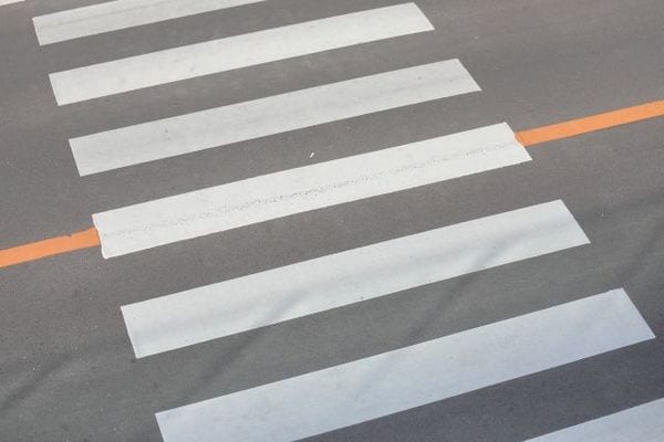 横断歩道に歩行者 止まらない車が多すぎる 安全運転はマナーではなく ルール 1 4 Jbpress Japan Business Press