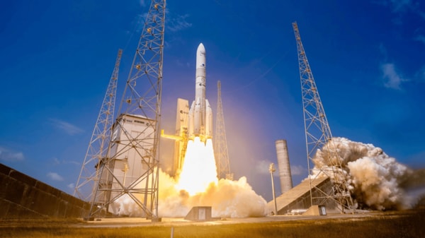 アマゾン、衛星D2D網に5000基超申請 Globalstar買収しスペースX対抗