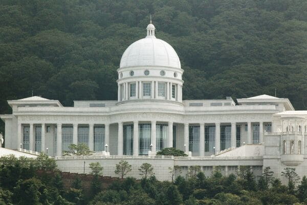 日本の2世信者を招集し「特攻」指示、追い込まれた韓国・統一教会が