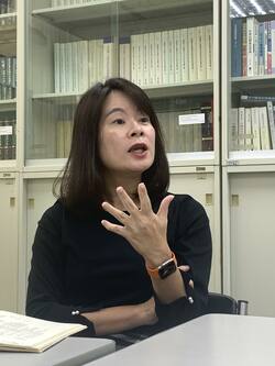 台湾人は効果的な経済刺激策を求めていると分析する鄭教授（筆者撮影）