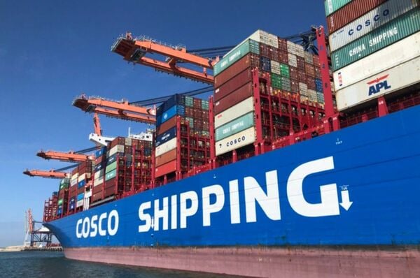 中国の海運力を象徴する世界最大の海運企業COSCO