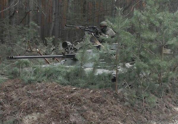 ロシア空挺軍のBMD-2空挺戦闘車