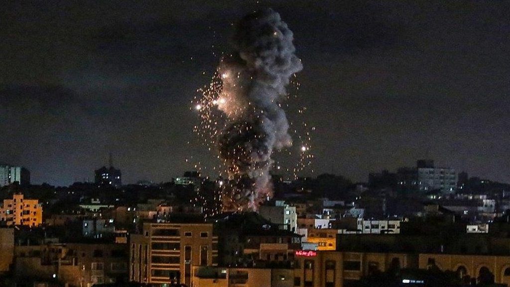 ガザ地区への空爆続く　ハマスはイスラエル南部にロケット弾