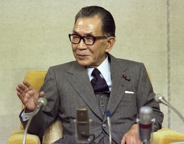 三木武夫先生　内閣総理大臣就任記念メダル　純銀　シルバー　レア！　cara宝飾 三木武夫先生 内閣総理大臣就任記念メダル 純銀 シルバー レア！ cara