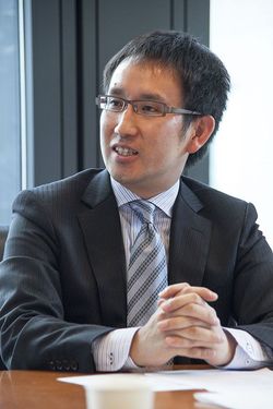 松井 信智氏