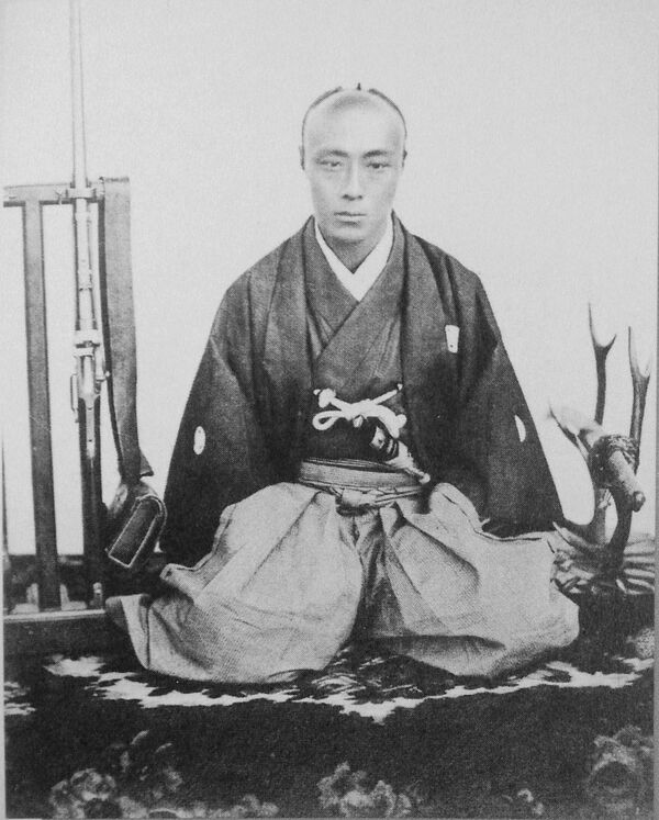 小松帯刀銅像
