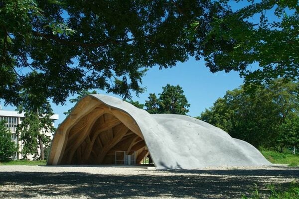 「学ぶ、学び舎」外観全景（写真：歌津亮悟）