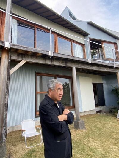 対談の2週間ほど後、「伊豆の風呂小屋」を訪れた隈研吾氏。数十年ぶりだという