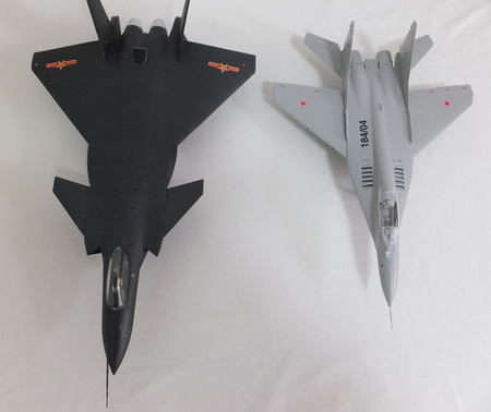 J 20.9. J-20 В 1/48 модель. J20h076. J20h055. J20j215386.