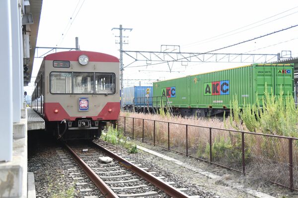 米原駅に停車する近江鉄道