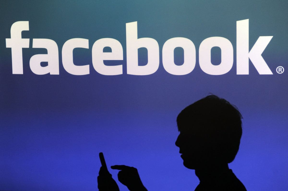 FBとアップルの対立激化、個人情報保護方針巡り　フェイスブック、利用者の同意確認で独自策打ち出す