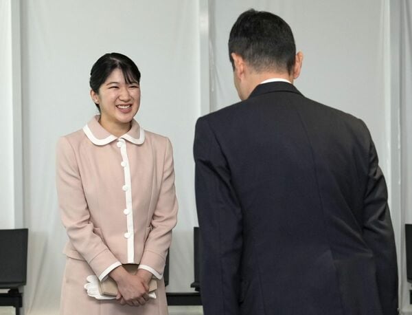 地方公務デビューで佐賀空港に到着された愛子さま（2024年10月11日）