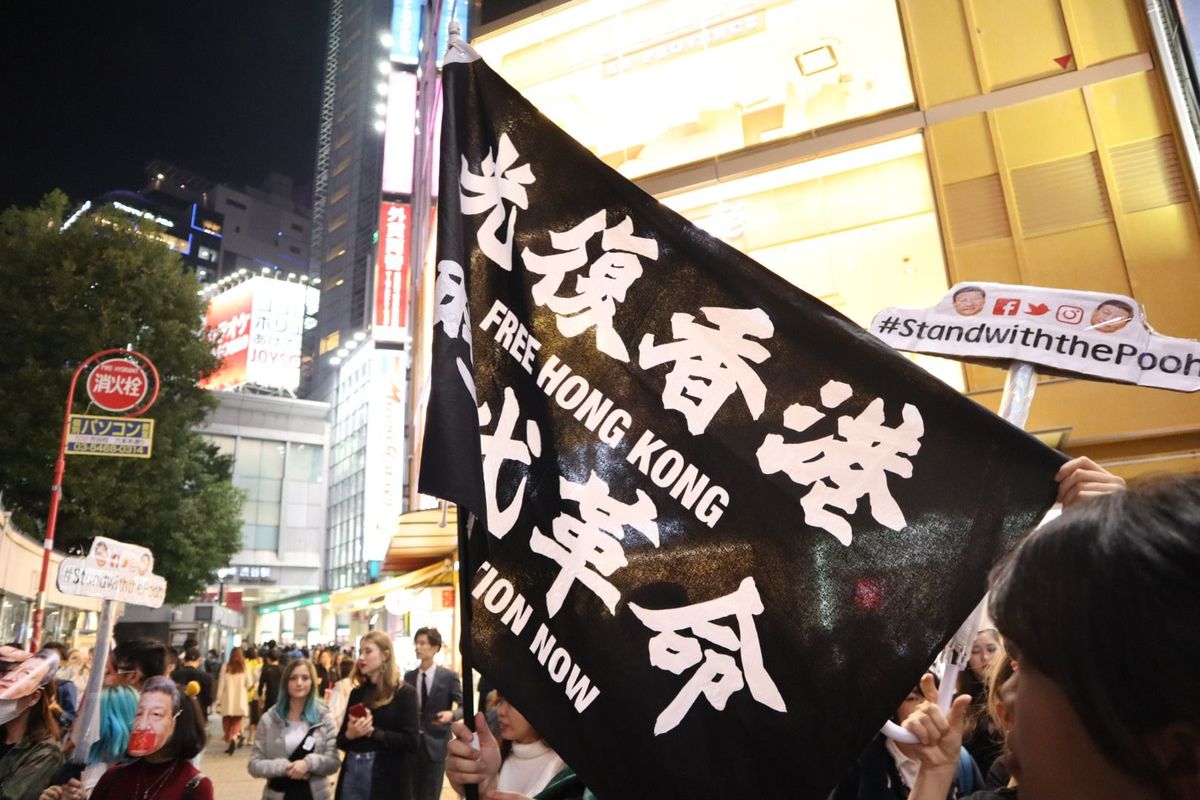 劇薬に爆弾、香港デモ「全共闘化」の先に起きること 区議会選は民主派