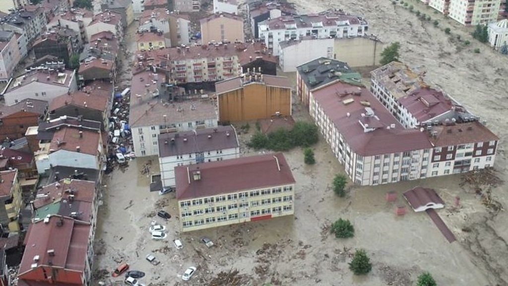 トルコ北部で洪水が多発、死者も