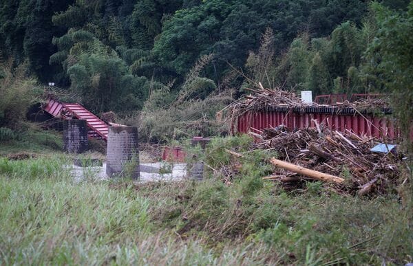 豪雨により流出したくま川鉄道の第四橋梁