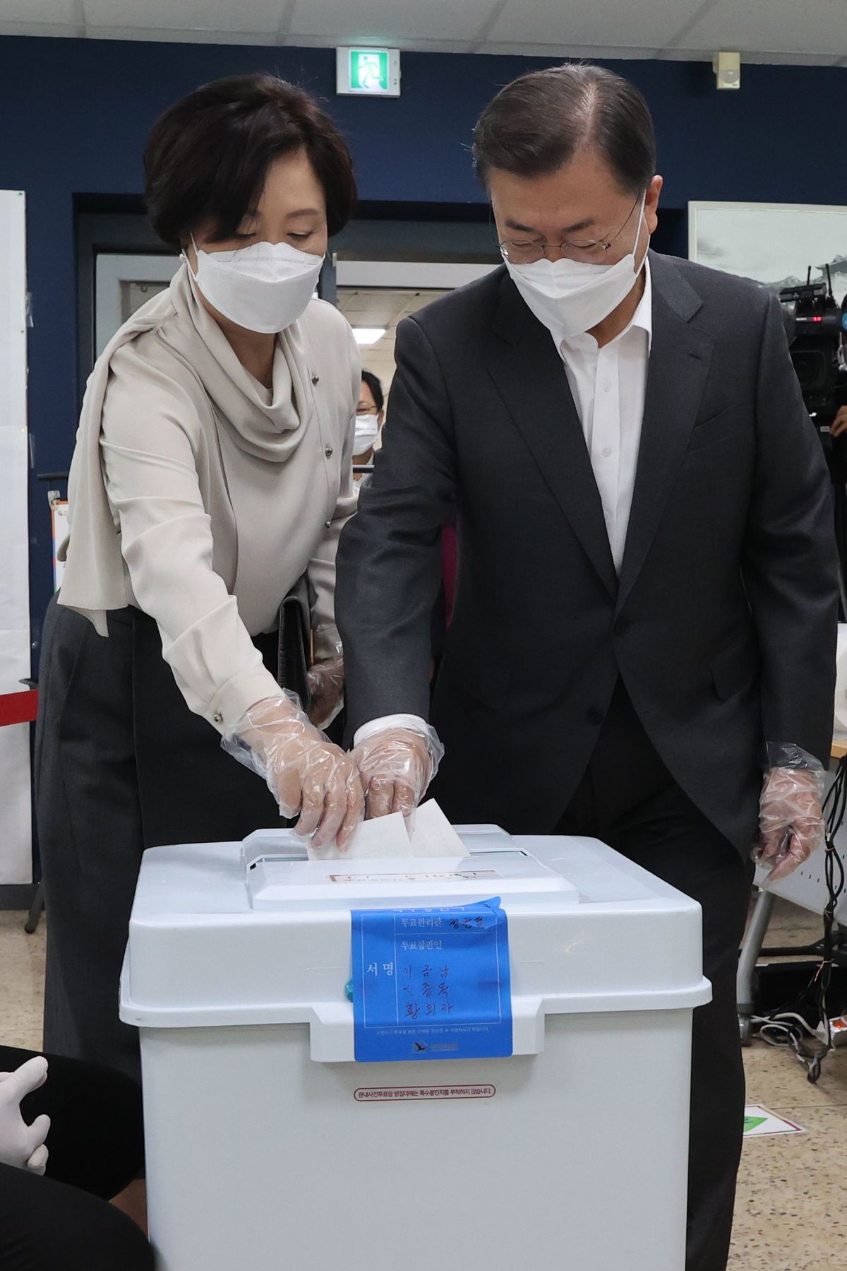 ソウル・釜山市長選で劣勢の与党、文在寅離れが加速　4月7日投票日の両市長選、文在寅政権崩壊の号砲となる可能性