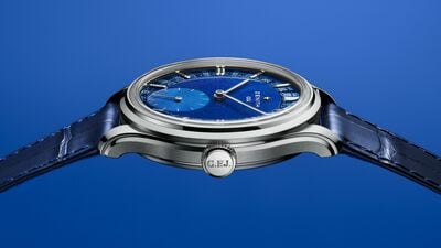 ムーンスウォッチの新作は月と地球に特化したユニークなモデルだ