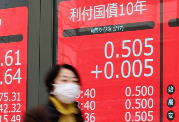 国債市場はプロの市場という意識を持つ個人も少なくない(写真:つのだよしお/アフロ)