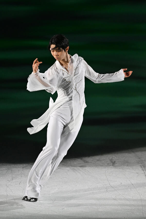 羽生結弦が「ガンダム」を舞う! ファン感涙の圧巻の表現力、機体を