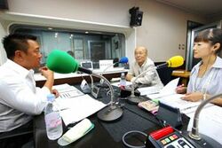 「マット安川のずばり勝負」スタジオ風景／マット安川、浅川博忠、加藤知華／
前田せいめい撮影