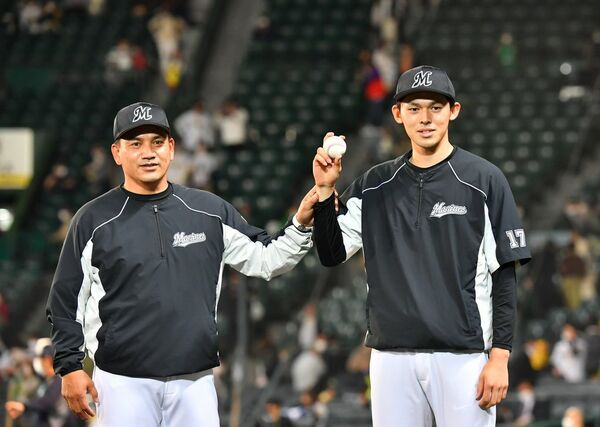 ビックリマン マリーンズゼウス　佐々木朗希　井口資仁　3枚セット Yahoo!オークション -「佐々木 希」(ビックリマン) (ステッカー