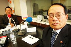 「マット安川のずばり勝負」ゲスト：平沢勝栄／前田せいめい撮影