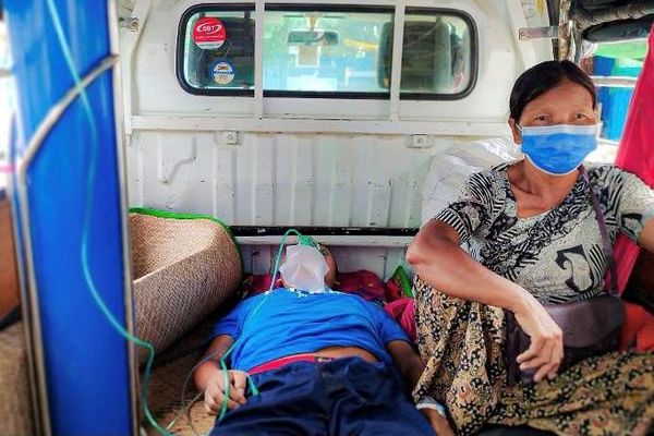 酸素が足りない 医療崩壊ミャンマー 邦人に大使館が帰国推奨 入院は困難 酸素ボンベも行きわたらず 自宅で亡くなる患者続出 1 5 Jbpress ジェイビープレス