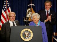 市場自由化の理論的支柱、フリードマン氏死去 - 米国