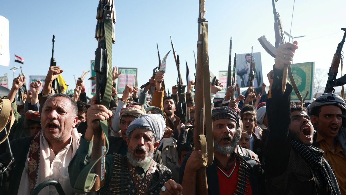 フーシ派がサウジアラビアをミサイル攻撃し少なくとも13人が死亡