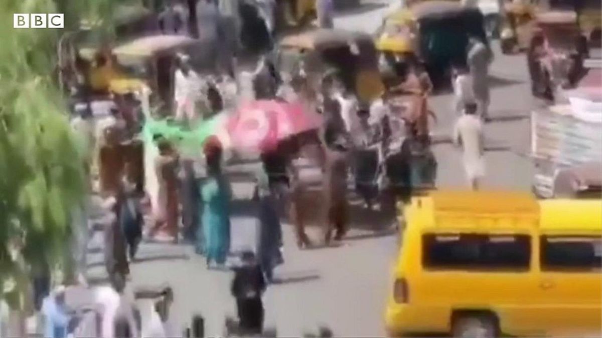 タリバンへの抗議デモ、発砲で3人死亡　アフガン東部