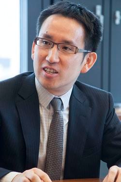 松井 信智氏