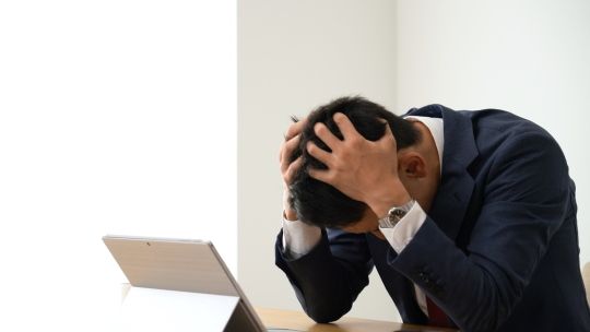 落胆する男性