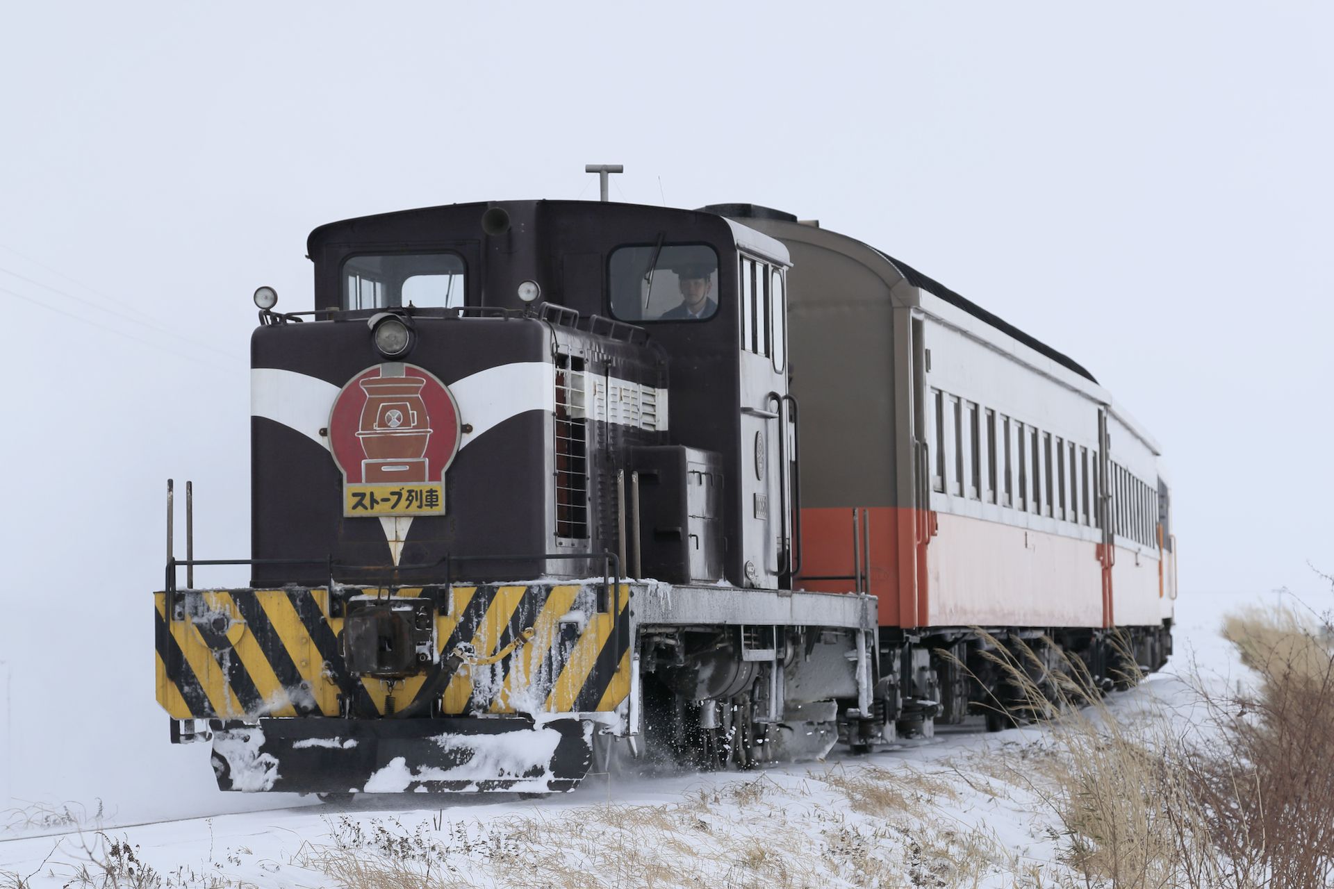 日本最北の民営鉄道、津軽鉄道「ストーブ列車」で昭和レトロな汽車旅を