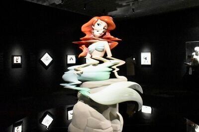 KAWSとバンクシー、どちらが好み？ドイツMUCAよりアーバン・アートの 